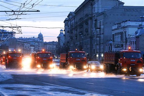 Дождь в Москве: почему дороги поливают