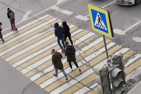 Отличия ответственности водителей перед пешеходами в городе и за его пределами