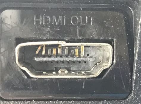 Повреждение порта HDMI или кабеля