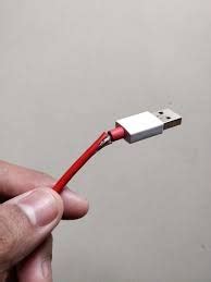 Поврежденный или отсутствующий USB кабель