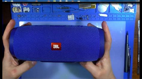 Что делать, если колонка JBL выключается во время проигрывания музыки?